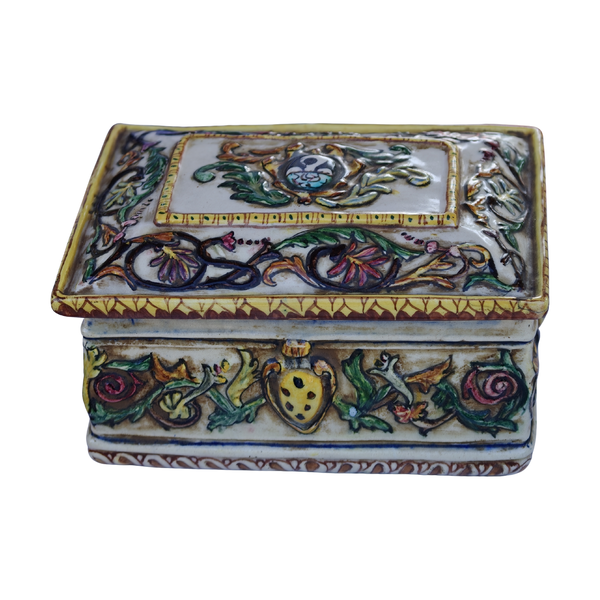 #8703 - Box majolica with lid