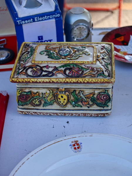 #8703 - Box majolica with lid