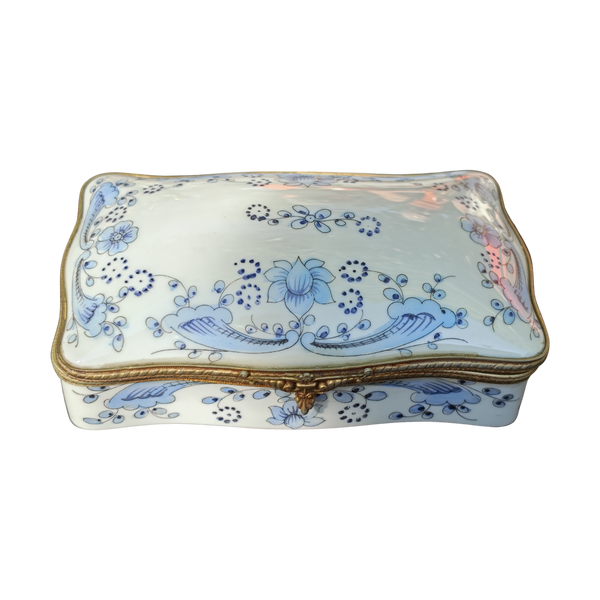 #8718 - Box limoge blue white flowers