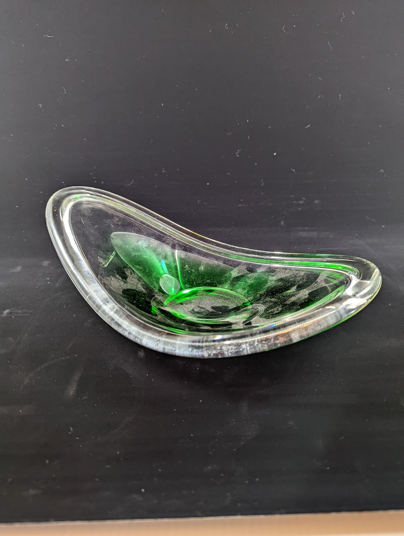 #863 - Flat bowl green transparent